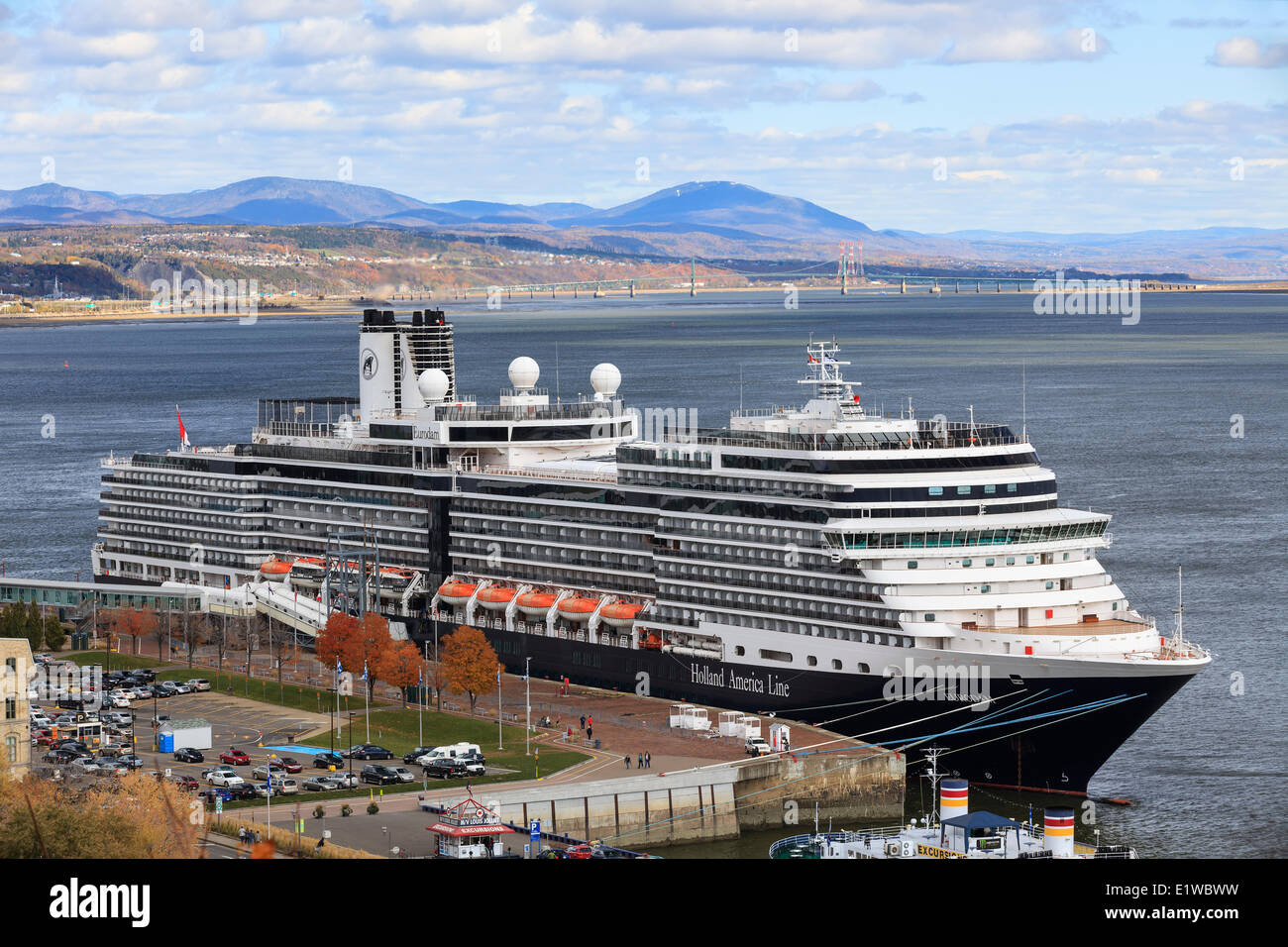Bateau de croisière sur le fleuve SaintLaurent, dans la ville de Québec, Québec, Canada Photo
