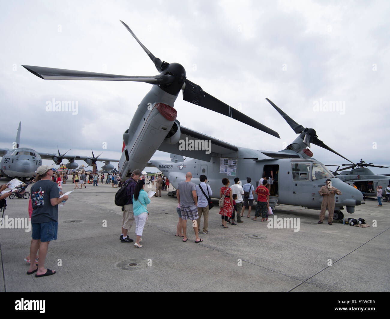 V-22 Osprey de Futenma à Flightline festival, les tiers sont autorisés sur Futenma Marine Corps Air Station Japon Okinawa Banque D'Images