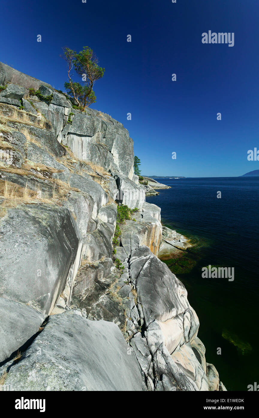 Stillwater Bluffs une escalade locale domaine dispose de falaises de granit pur que sortir la mer juste au sud de Powell River. Powell Banque D'Images