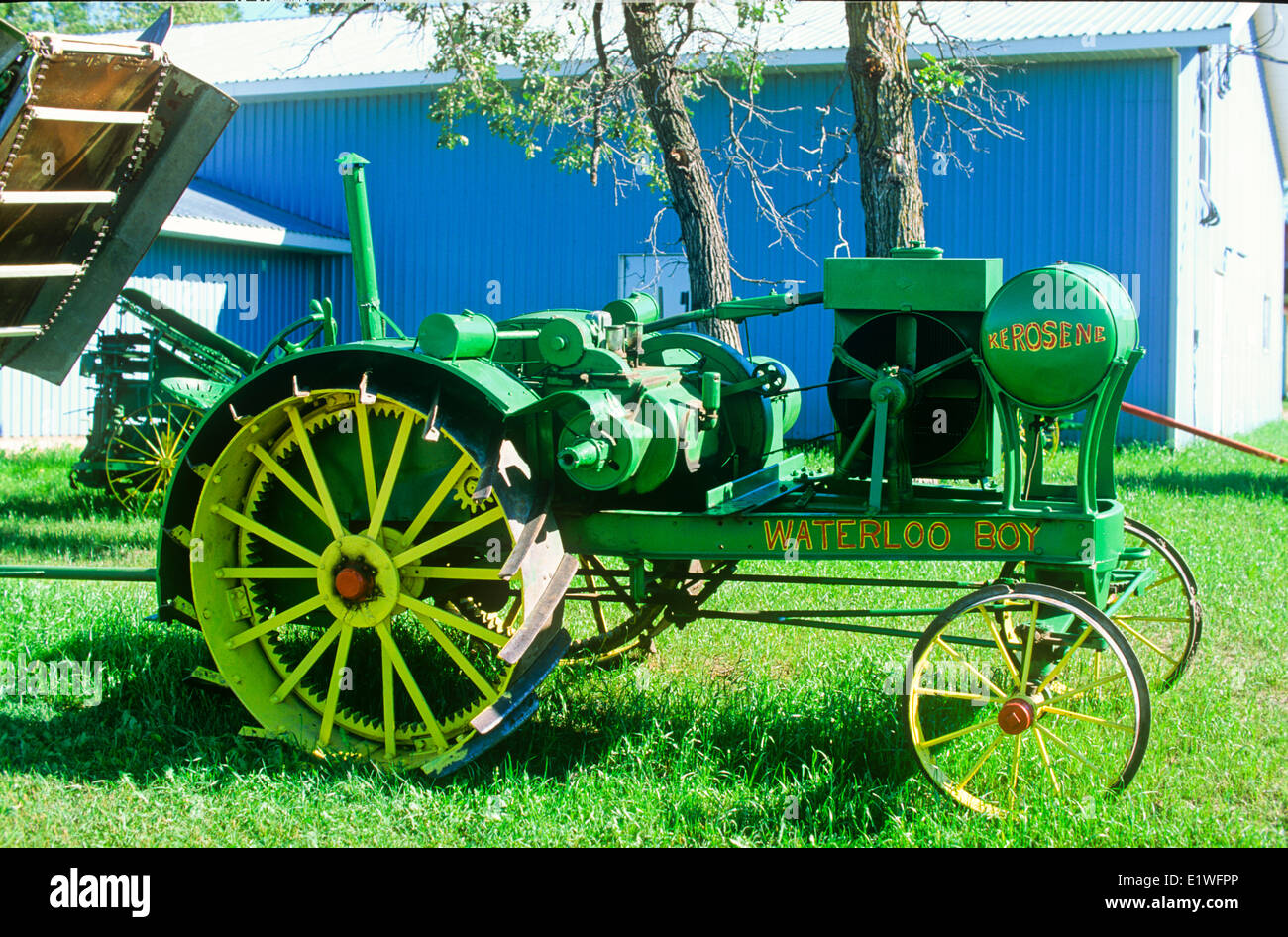 Tracteur ancien du village, fermier et musée agricole, Manitoba, Canada Banque D'Images