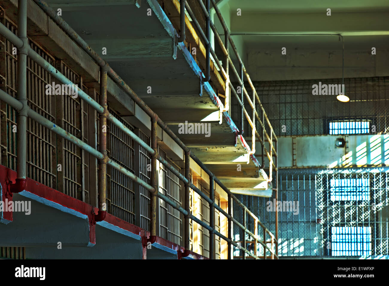 Niveau supérieur, Cellhouse les cellules de prisonniers, l'île d'Alcatraz, San Francisco, California USA Banque D'Images