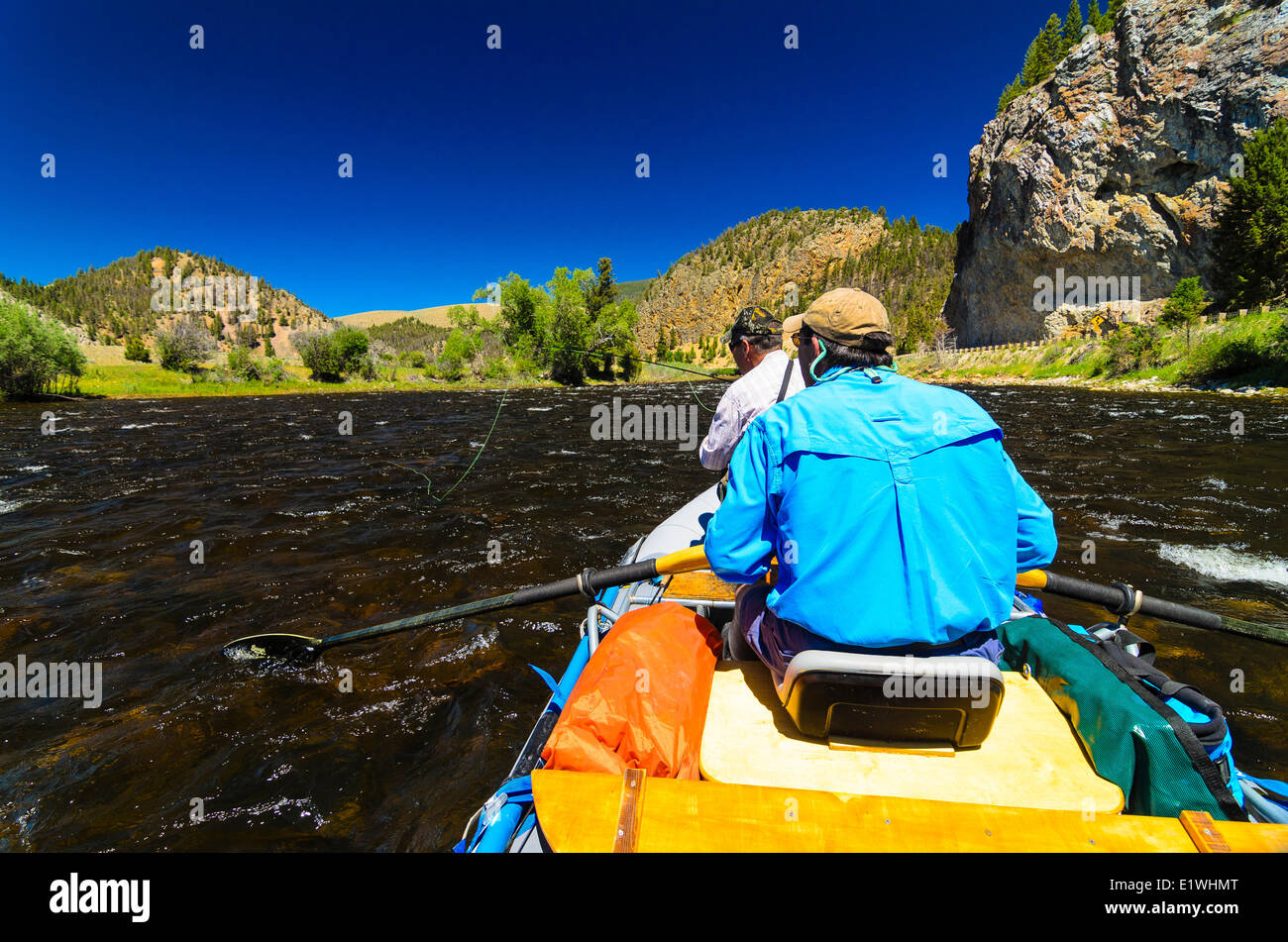 Gros trou rivière, pêche à la truite dans le Montana Banque D'Images