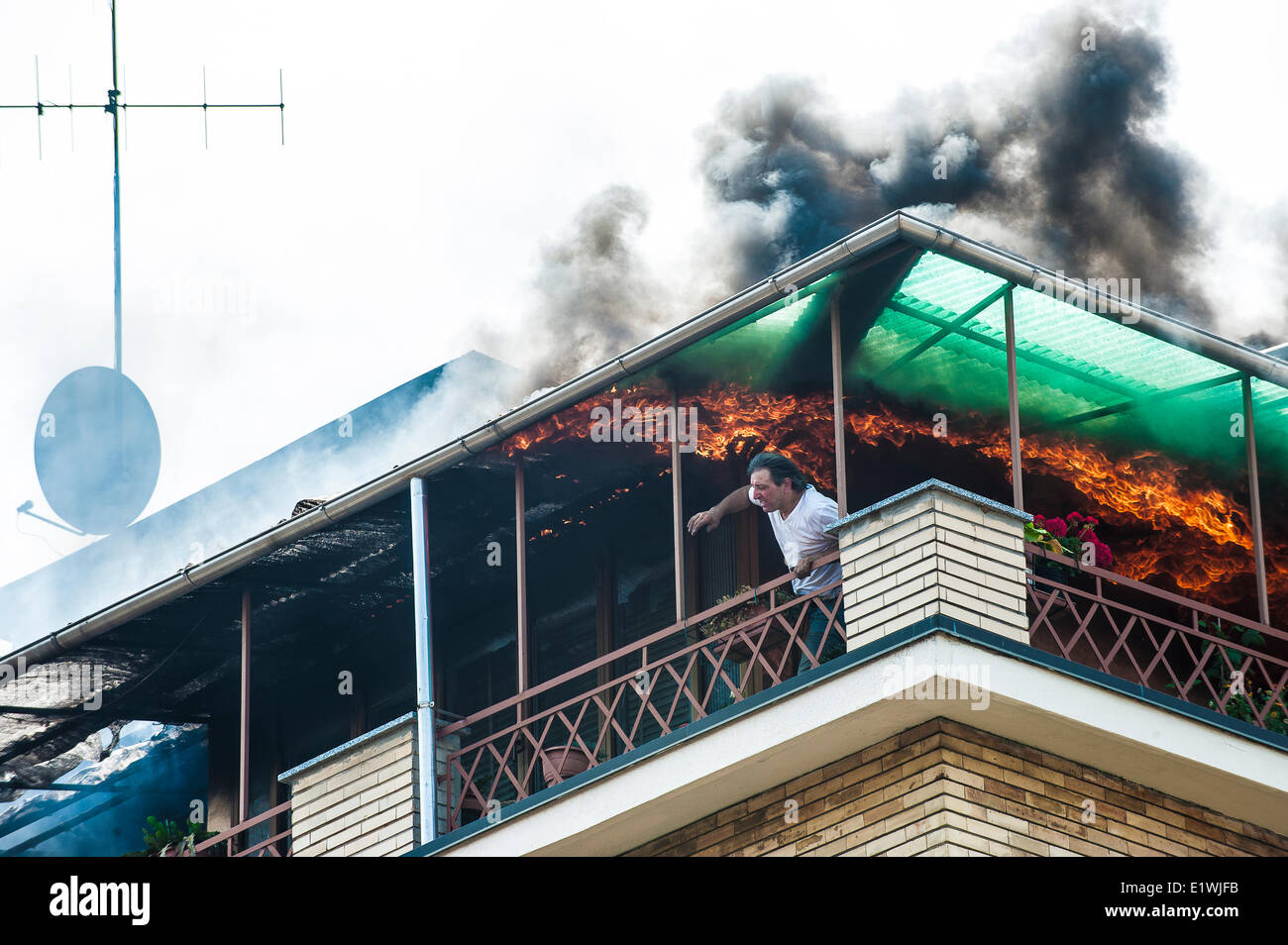 Piémont Turin, Italie. 10 Juin, 2014. Un feu dans la Via Nizza 90. Une intervention rapide des services d'incendie a réduit les dommages et la catastrophe évitée. Credit : Realy Easy Star/Alamy Live News Banque D'Images