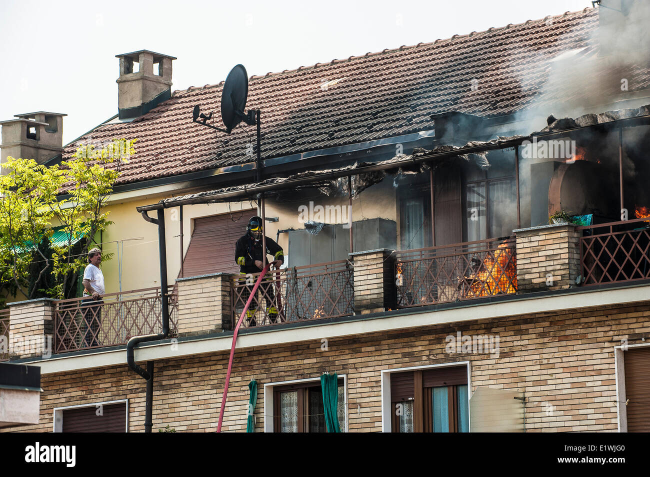 Piémont Turin, Italie. 10 Juin, 2014. Un feu dans la Via Nizza 90. Une intervention rapide des services d'incendie a réduit les dommages et la catastrophe évitée. Credit : Realy Easy Star/Alamy Live News Banque D'Images