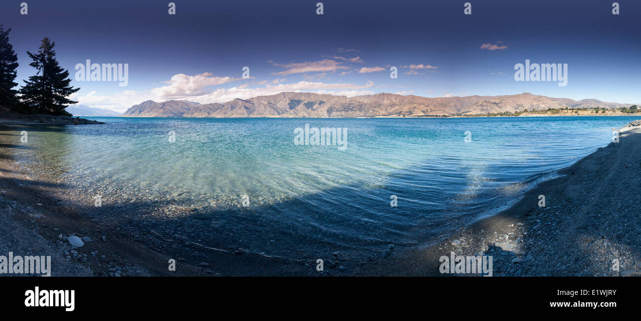 Lake Hawae sur l'île du sud de la Nouvelle-Zélande (panorama) épissé numériquement Banque D'Images
