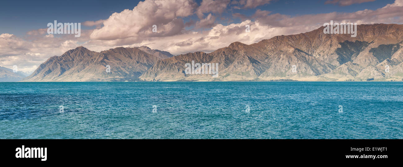 Lake Hawae sur l'île du sud de la Nouvelle-Zélande (panorama) épissé numériquement Banque D'Images