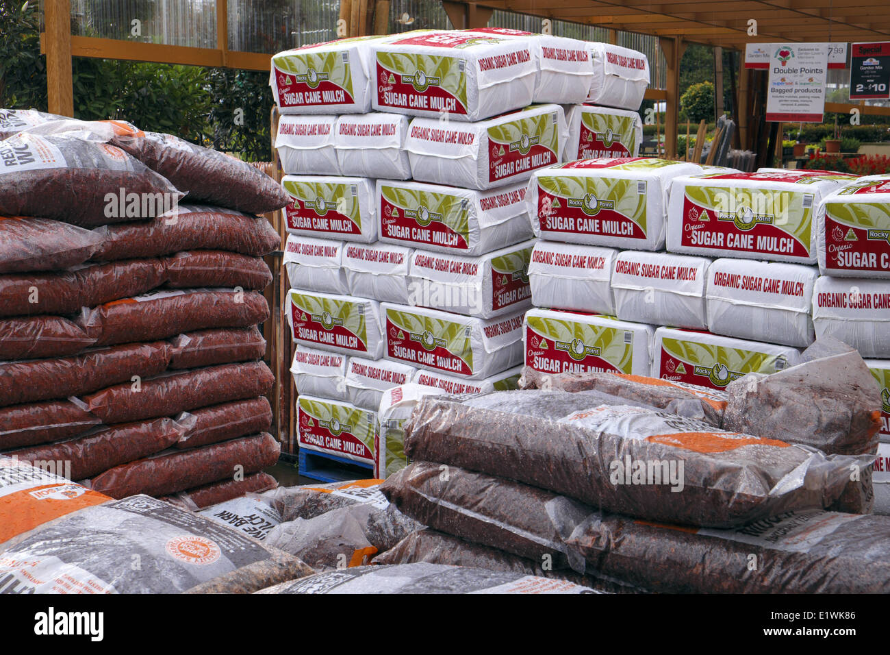 Centre de jardinage australien à terrey Hills, Sydney, Australie vendant du paillis de canne à sucre biologique dans un film plastique Banque D'Images