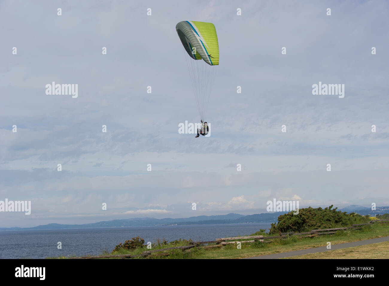 Le parapente est le sport aventure compétitive loisirs parapente vol libre : léger-vol planeur lancé-pied Banque D'Images