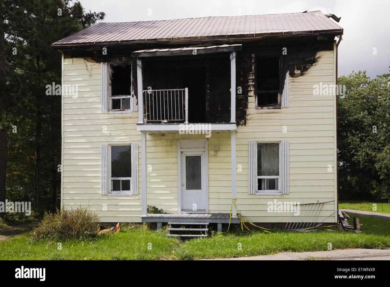 Accueil Résidentiel façade avec les dégâts causés par le feu, Québec, Canada Banque D'Images
