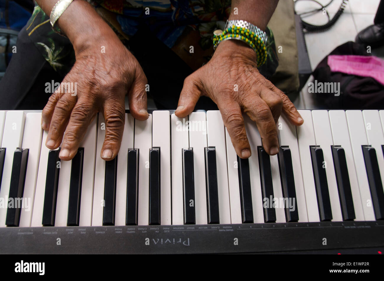 Les mains et le clavier du piano, La Havane, Cuba Photo Stock - Alamy