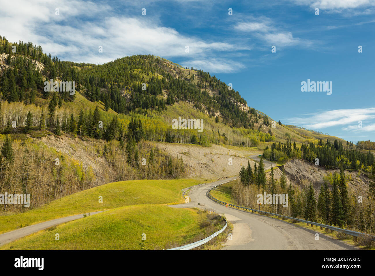 L'Autoroute, Parc provincial de la rivière Sheep, comté de Kananaskis, Alberta, Canada Banque D'Images