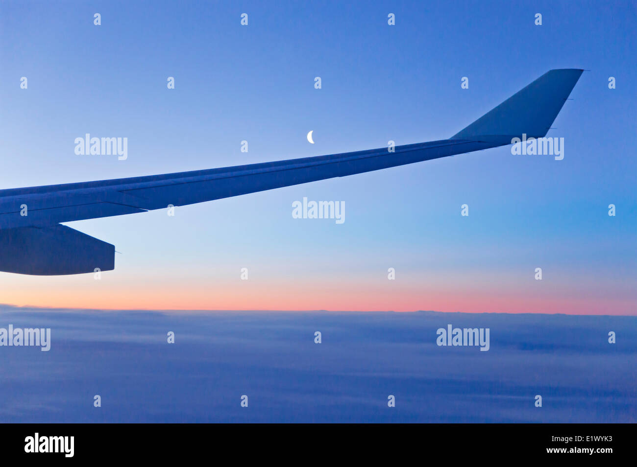 Par antenne, nuages, vol, nouvelle lune, sunrise, aile d'avion, Banque D'Images