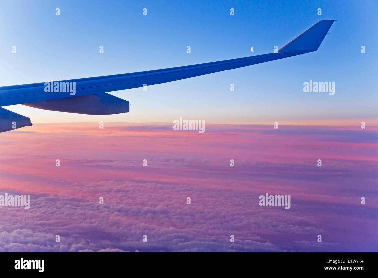 Par antenne, nuages, vol, nouvelle lune, sunrise, aile d'avion, Banque D'Images