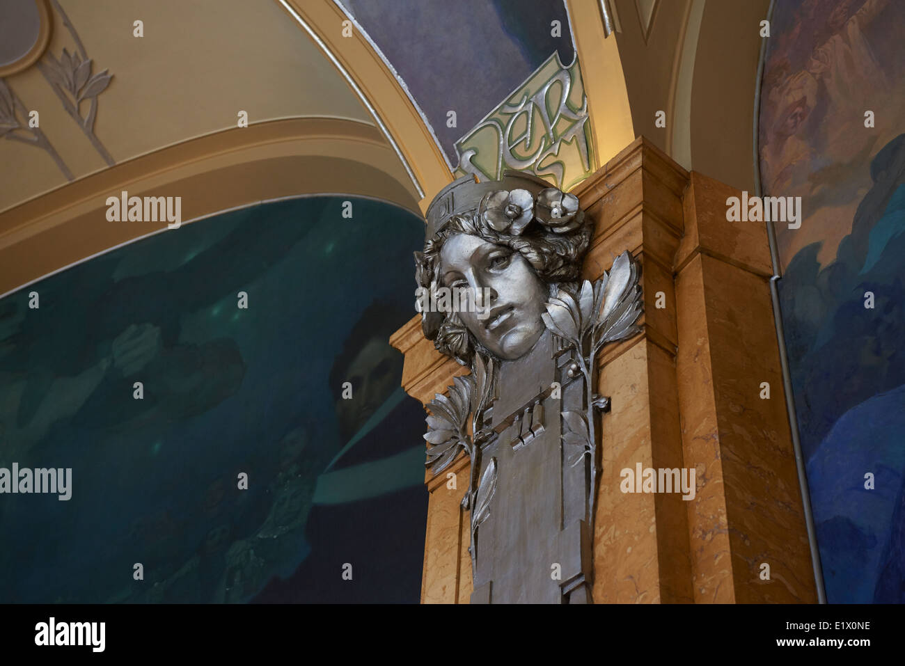 Décoration de plafond (peintures murales) dans Lord Mayor's Hall dans la maison municipale par Alfons Mucha (Art Nouveau), Prague République Tchèque Banque D'Images