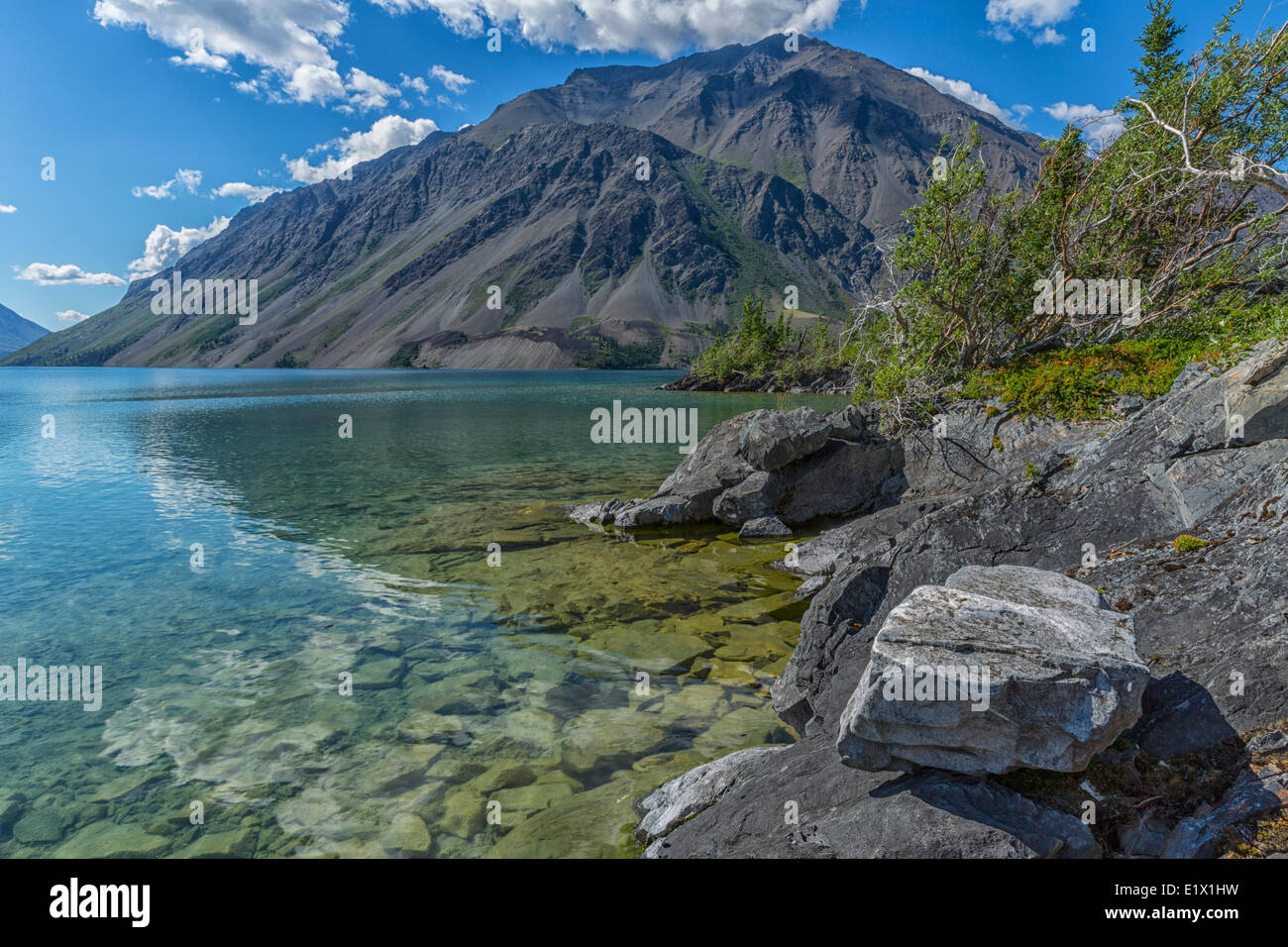 Journée d'été sur le lac Kathleen Mt. Worthington, Réserve de parc national Kluane, au Yukon. Banque D'Images