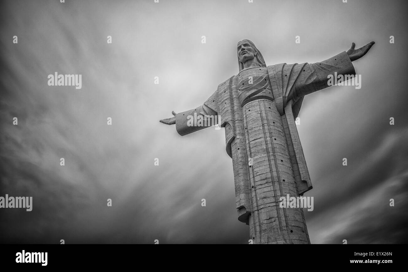 Le noir et blanc imge d'El Cristo, Cochabamba, Bolivie. Banque D'Images
