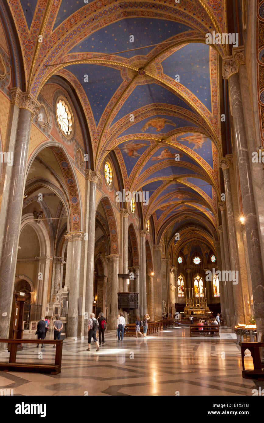L'intérieur de l'église Santa Maria Sopra Minerva, Rome Italie Europe Banque D'Images