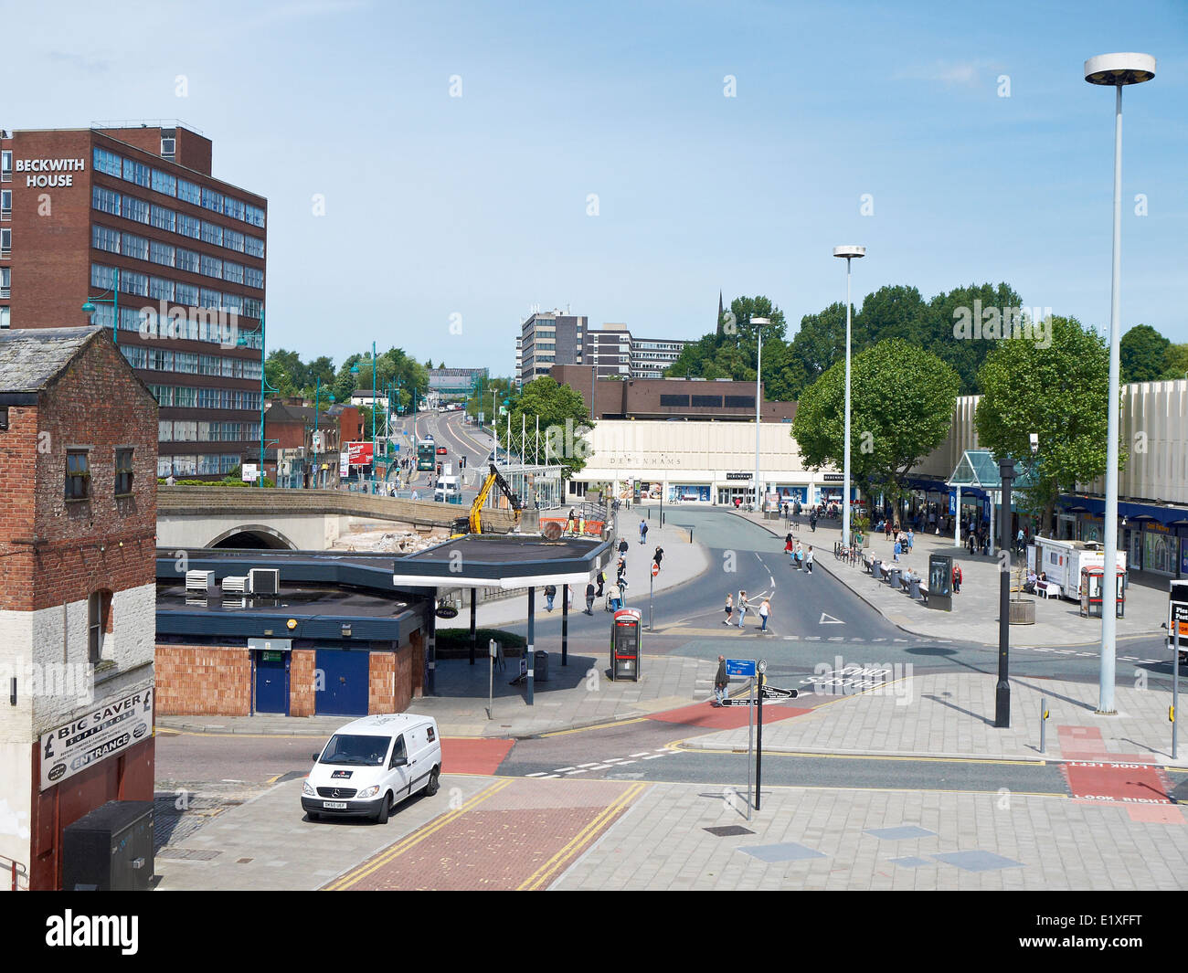 Recherche dans l'A6 direction Wellington Road North avec carré Mersey à Stockport Cheshire UK Banque D'Images