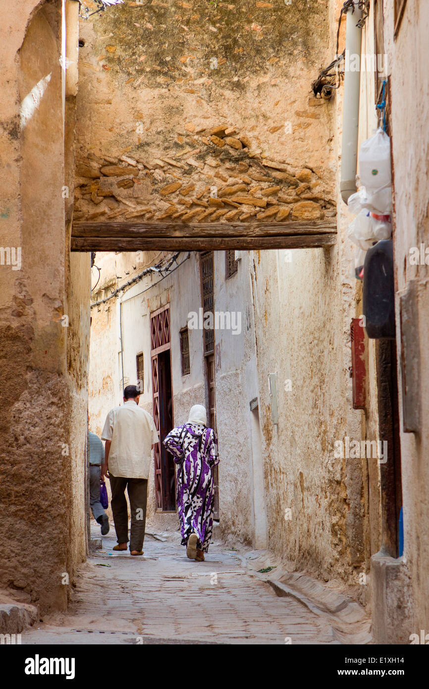 Scène de rue traditionnelle dans la médina, Fès, Maroc. Banque D'Images