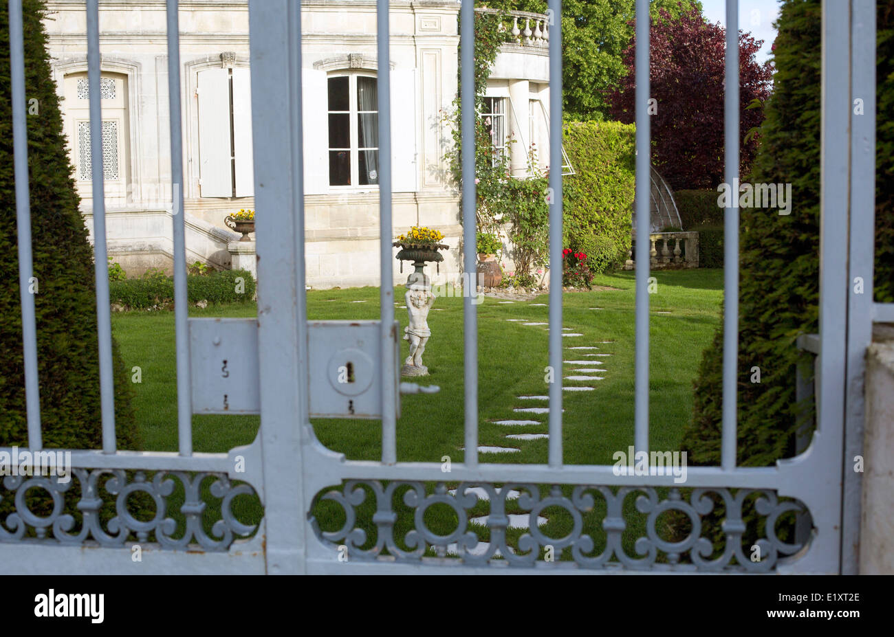 Ornement de jardin Chemin de jardin secret statue Français Banque D'Images