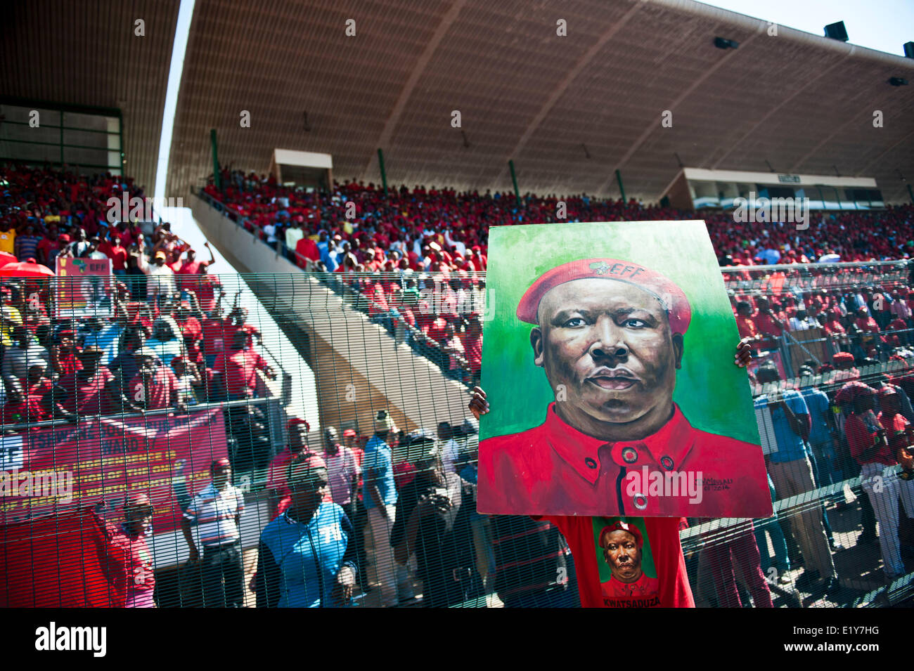 Les partisans de l'EFF EFF rassemblement au stade de Moripe, Atteridgeville, Tshwane. Banque D'Images