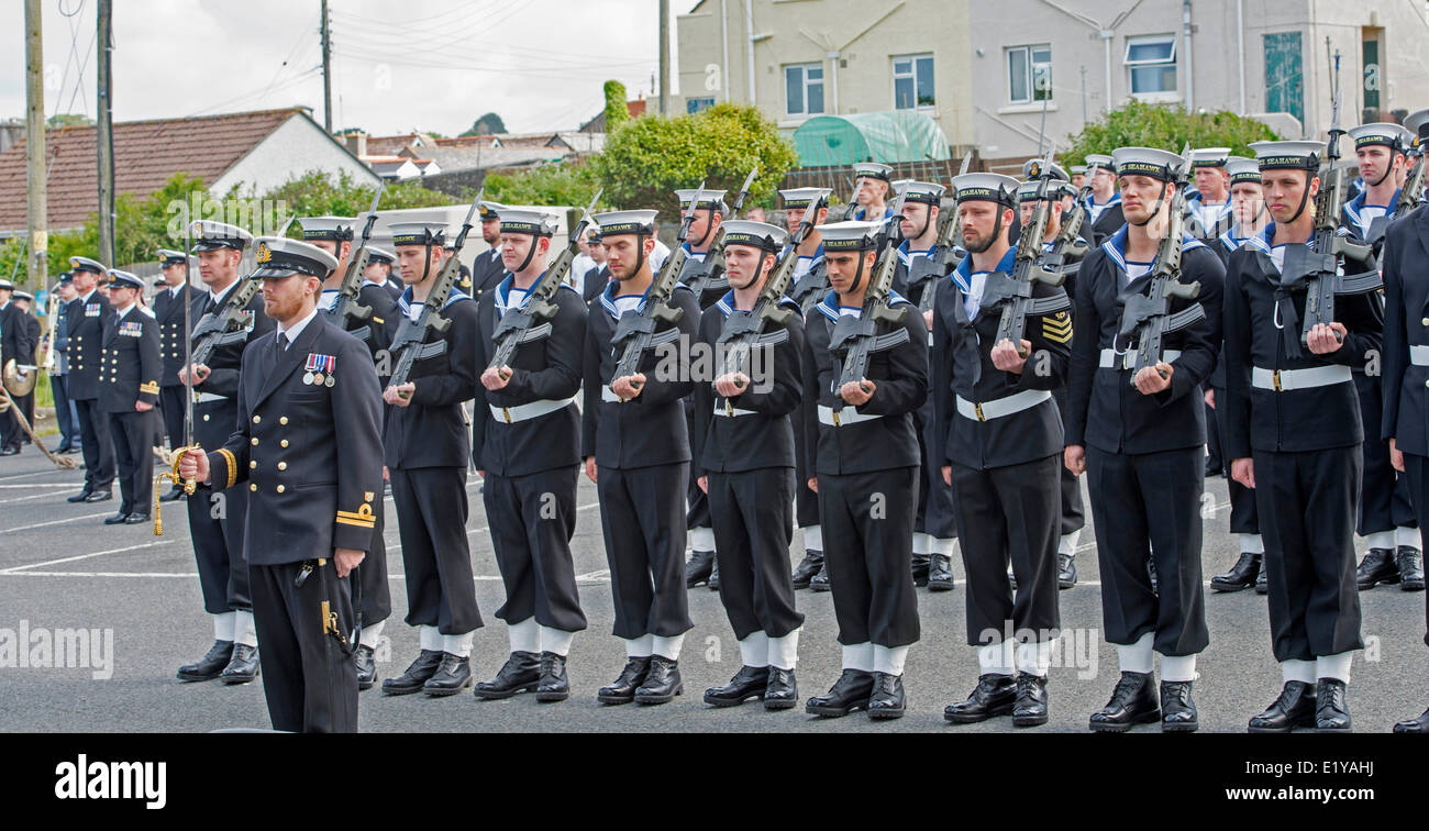 La parade annuelle de la liberté de Helston, où le personnel sous le commandement du capitaine Mark Garrat défilé à Helston Banque D'Images