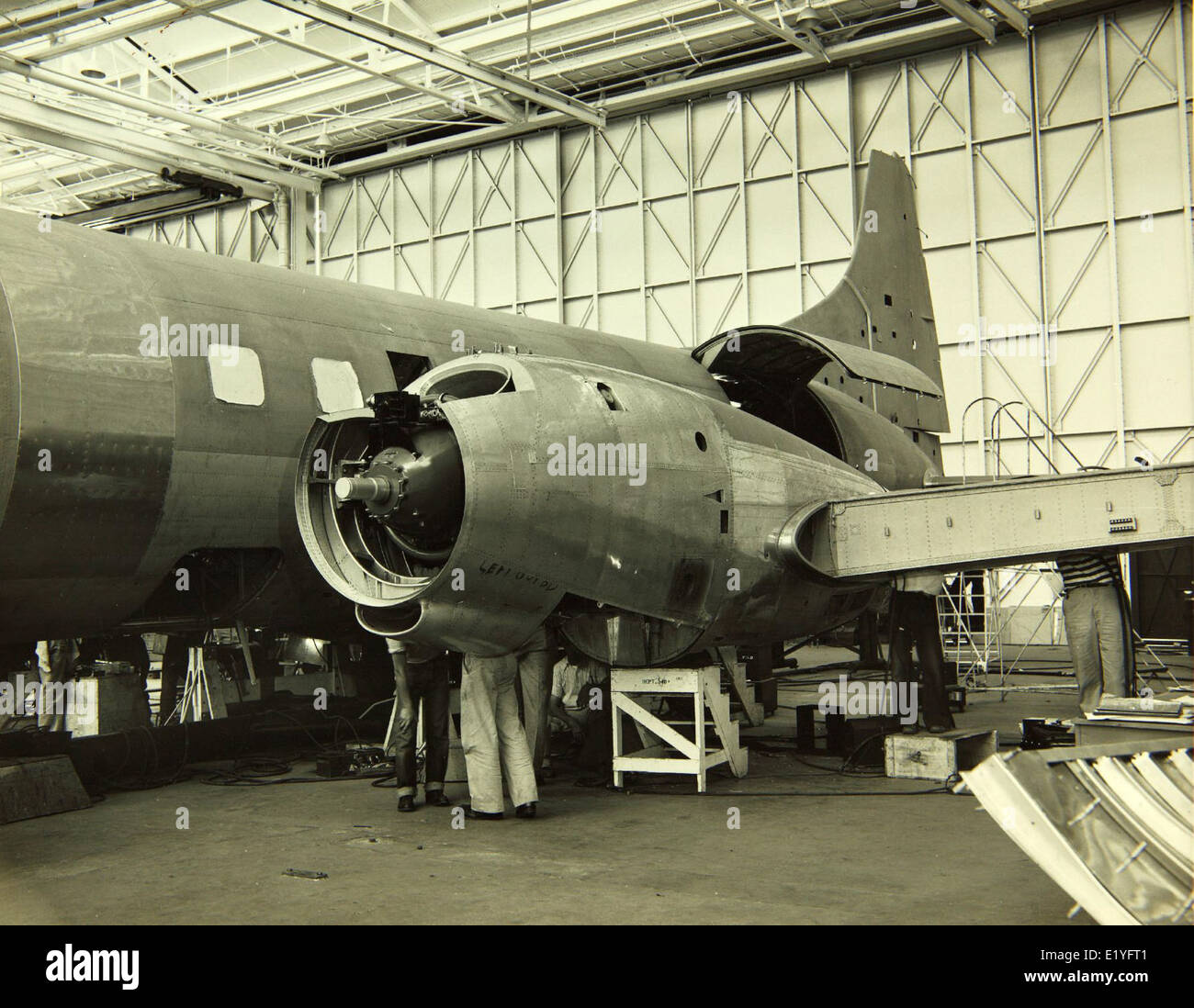 L'usine Convair/General Dynamics et son personnel de 1955 à 1969 ont joué un rôle clé dans le développement et la fabrication d'avions. Cette période a vu la production d'avions militaires importants, y compris le F-102 Delta Dagger. Banque D'Images