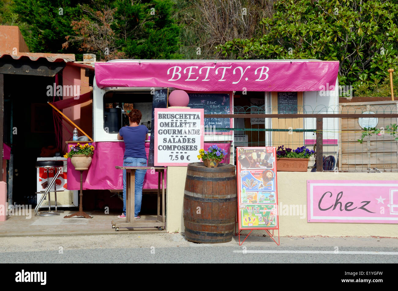 Snack-bar Betty Boop sur la Corniche d'or, ou Corniche de l'Esterel, entre Cannes et Saint Raphaël Côte d'Azur France Banque D'Images