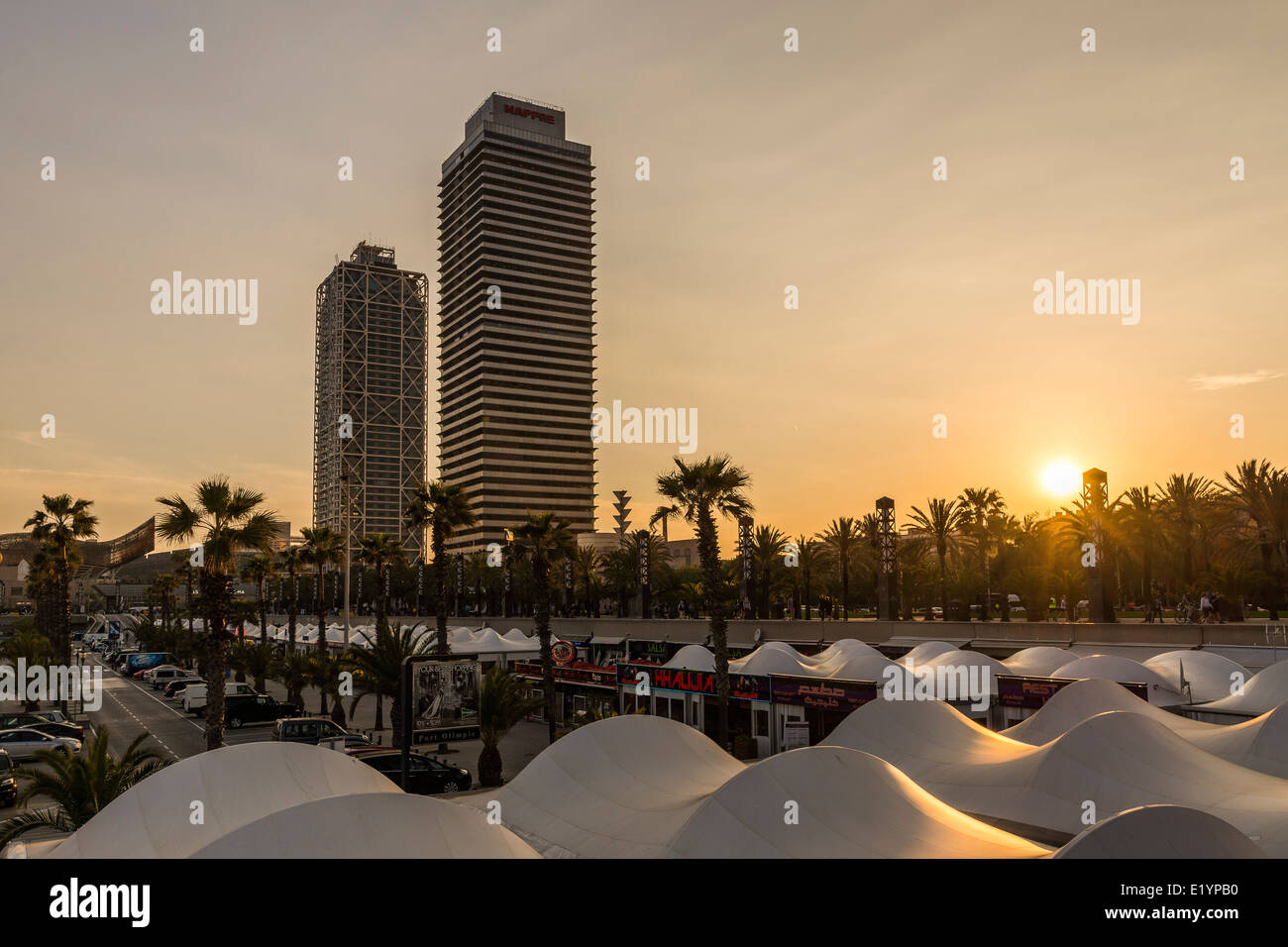 Vue de la Barceloneta au coucher du soleil. Banque D'Images