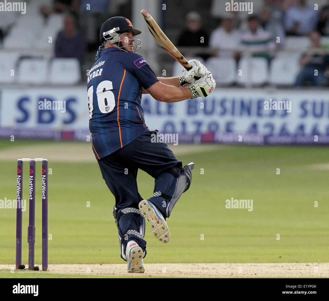 Canterbury, UK. 11 Juin, 2014. Jesse Ryder au bâton en action pendant le match Blast T20 Natwest entre Kent Spitfires et Essex Eagles à l'Essex Le Spitfire Sol Credit : Action Plus Sport/Alamy Live News Banque D'Images