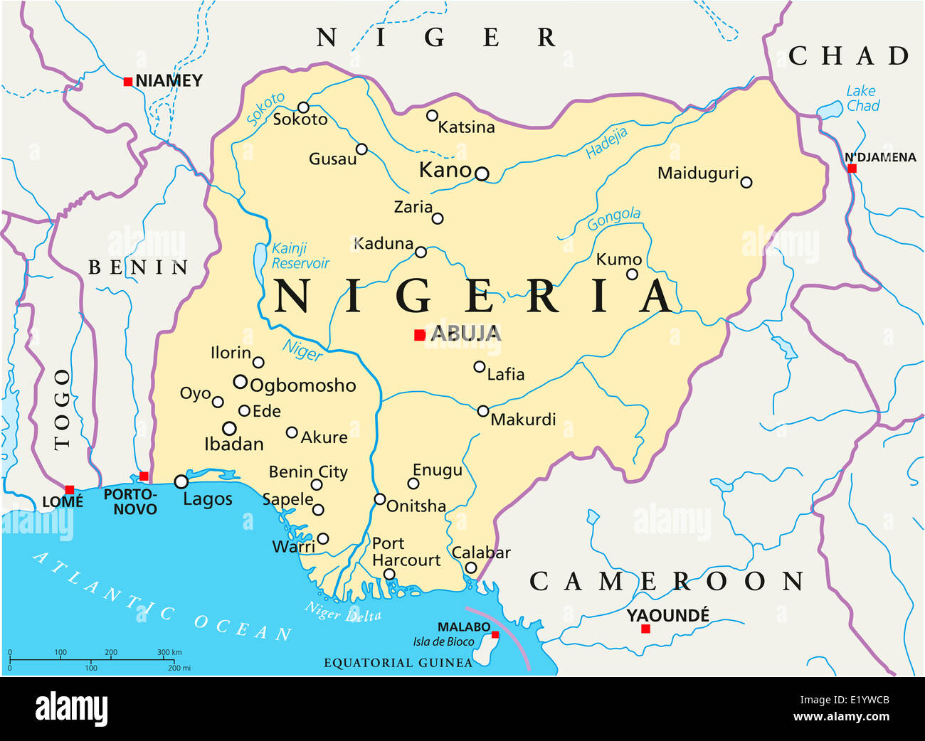 Carte politique du Nigéria avec capitale Abuja, les frontières nationales, la plupart des grandes villes, rivières et lacs. L'étiquetage en anglais - à l'échelle. Banque D'Images