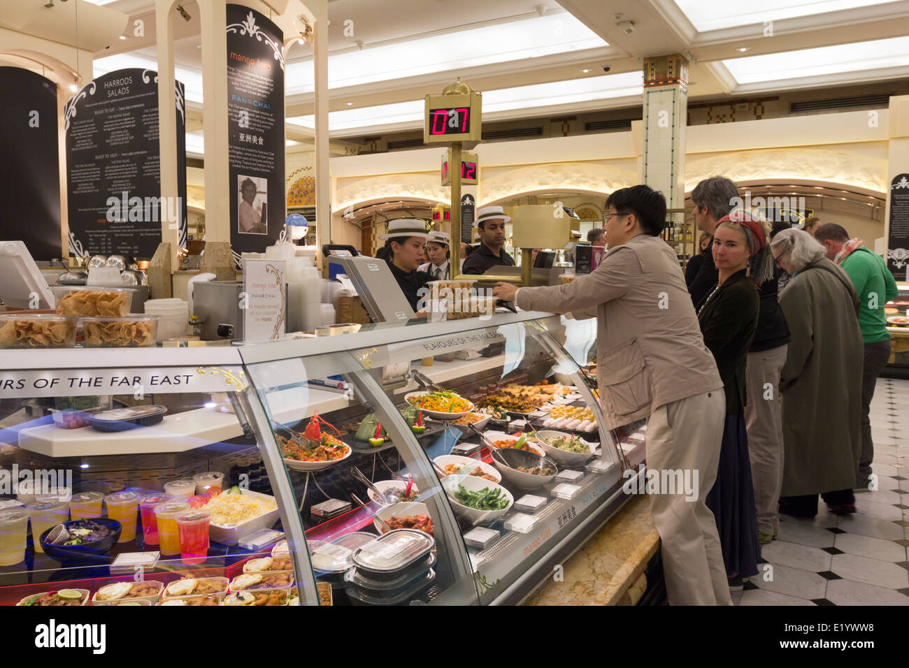Harrods department store interior food Banque de photographies et d ...
