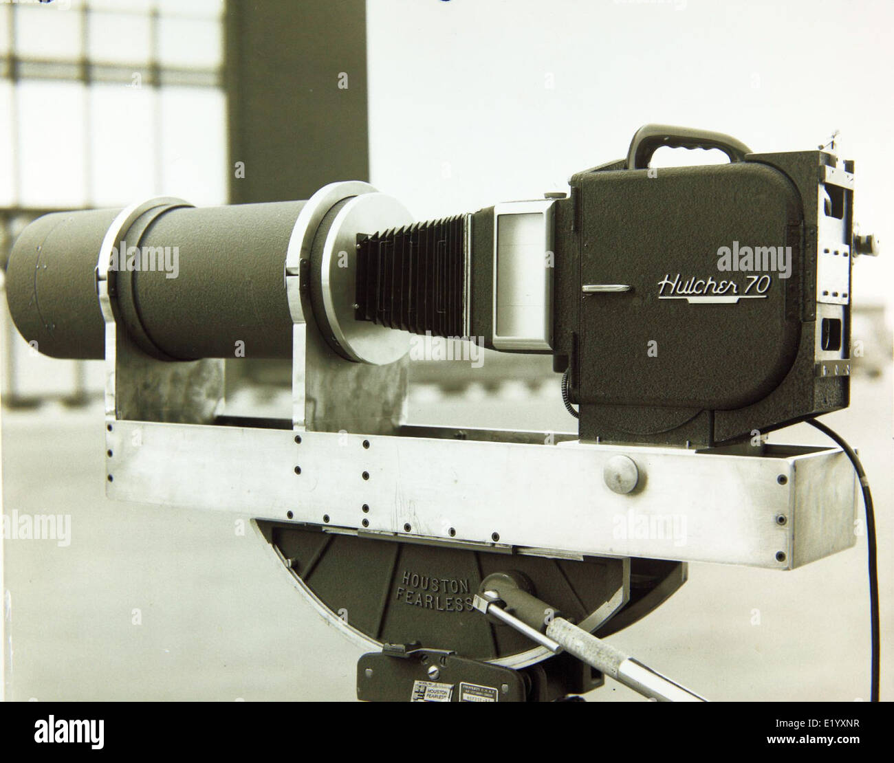 La collection Convair/General Dynamics Plant and personnel de 1955-1969 documente le développement de technologies aérospatiales clés, y compris les caméras haute vitesse et l'équipement de test cinématographique utilisé dans les essais cinématographiques et aérospatiaux à l'usine. Banque D'Images