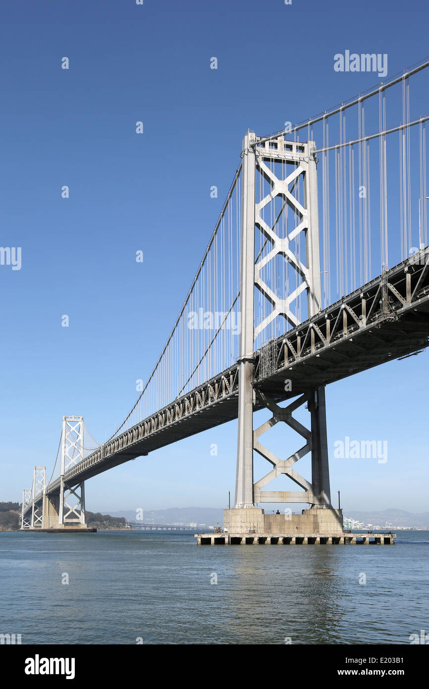 Oakland Bay Bridge de San Francisco à Oakland, Californie Banque D'Images