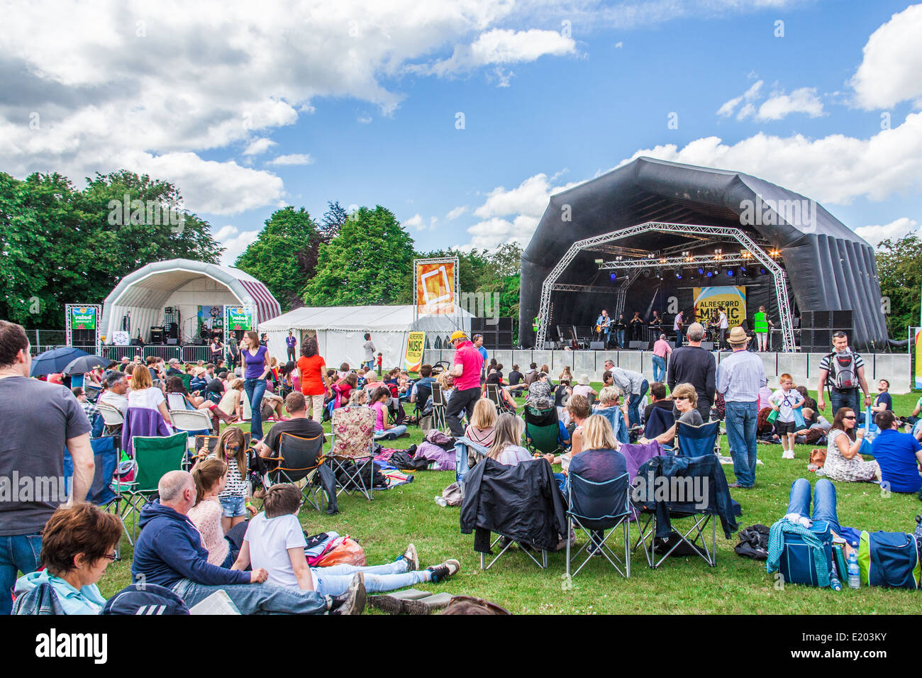 La scène principale du Festival de musique à Alresford, Arlebury Park, New Hampshire, Angleterre 2014 Alresford Banque D'Images