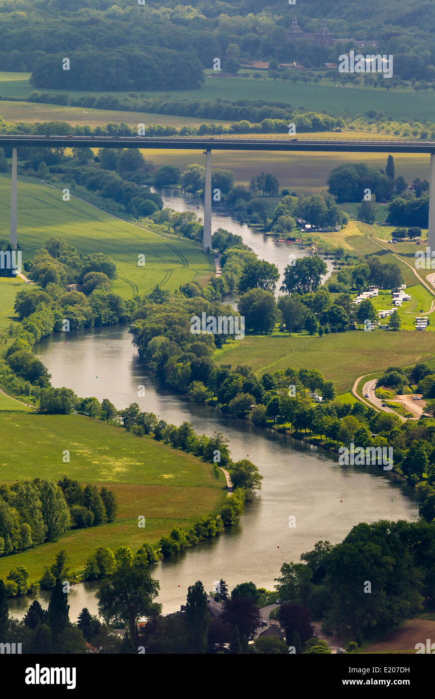 Ruhrtalbrücke bridge et sinueuses de la rivière Ruhr, Ruhrtal, vallée de la Ruhr, Mülheim an der Ruhr, Ruhr, Rhénanie du Nord-Westphalie Banque D'Images