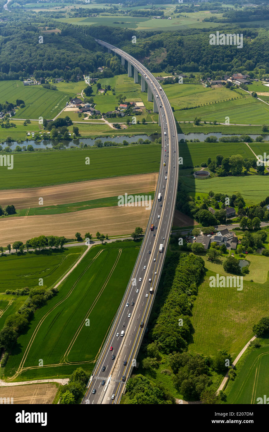 Vue aérienne, Ruhrtalbrücke pont, autoroute A52, la rivière Ruhr, Ruhrtal, vallée de la Ruhr, entre Mülheim Ruhr, et d'Essen Banque D'Images