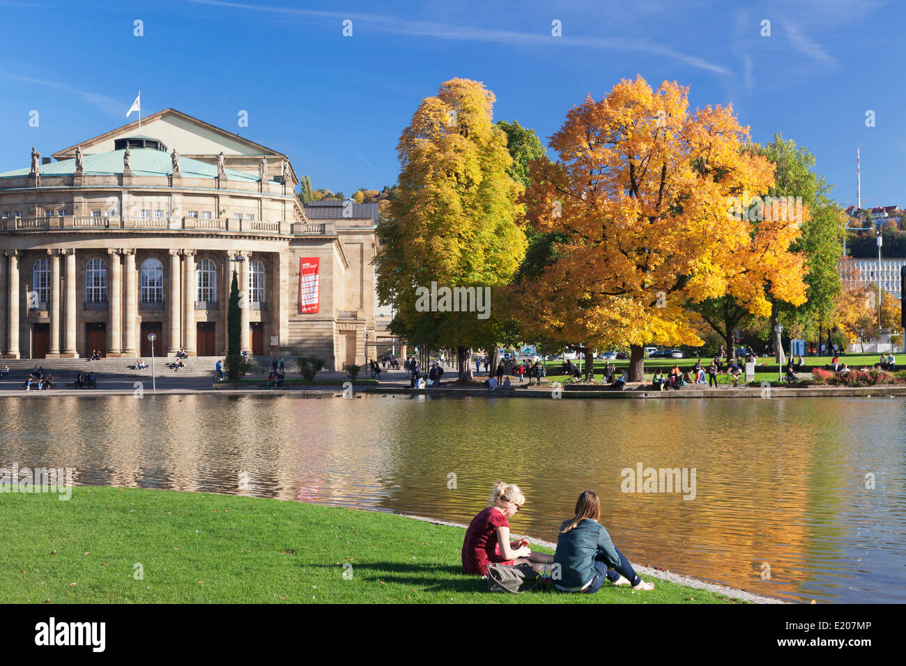 Opera House de Schlosspark en automne, Stuttgart, Bade-Wurtemberg, Allemagne Banque D'Images