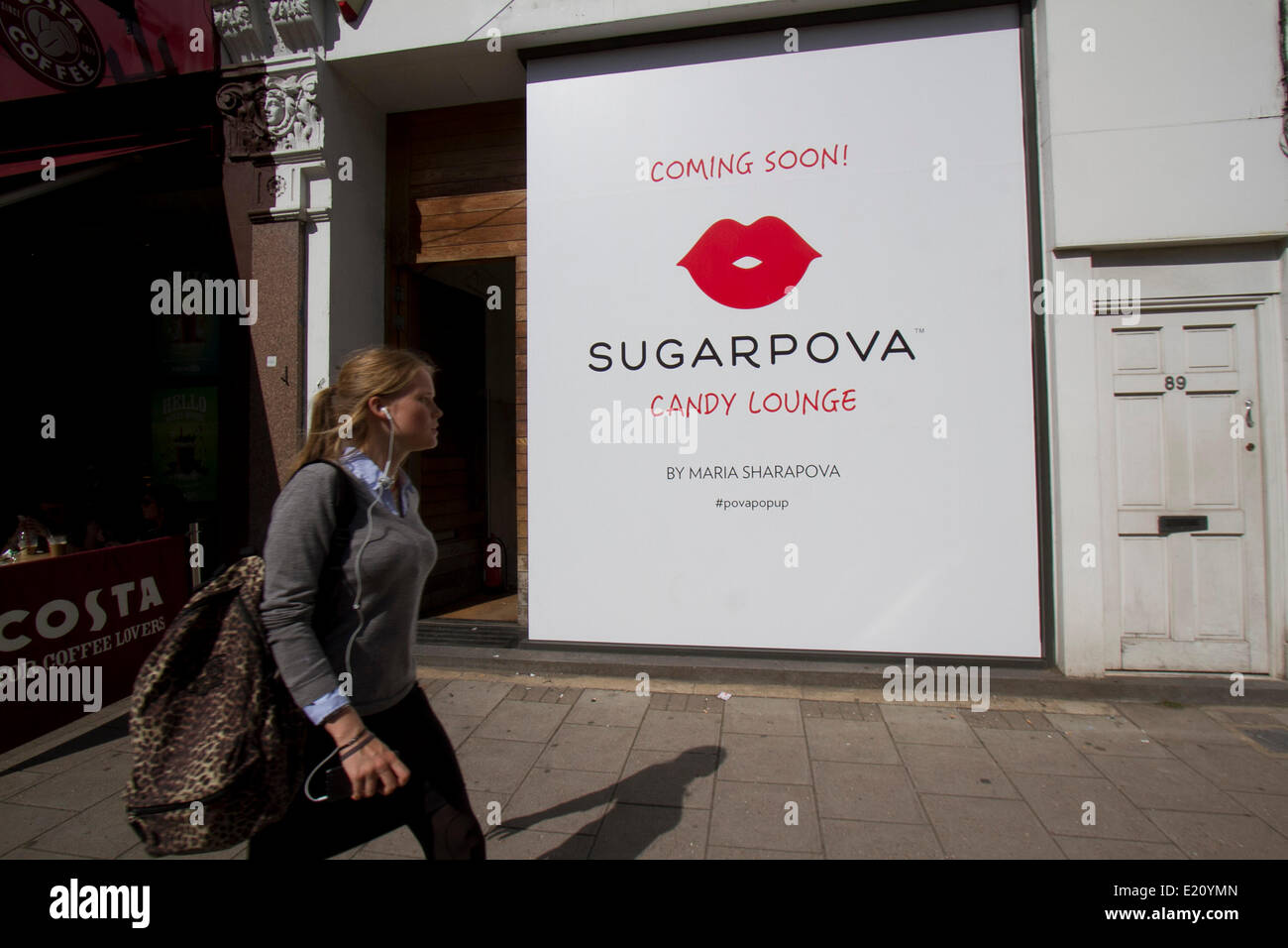 Wimbledon London UK. 12 juin 2014. Les travailleurs de mettre la touche finale au nouveau magasin de bonbons de Maria Sharapova nommée 'Sugarpova» avant l'ouverture de droits : amer ghazzal/Alamy Live News Banque D'Images