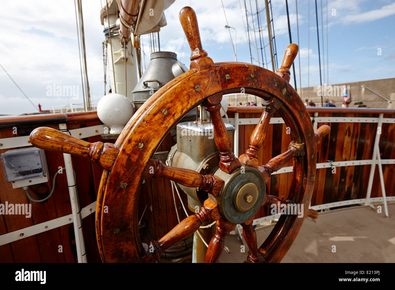 Comment S Appelle Le Volant D Un Bateau At the controls of a ship Banque de photographies et d'images à haute  résolution - Alamy