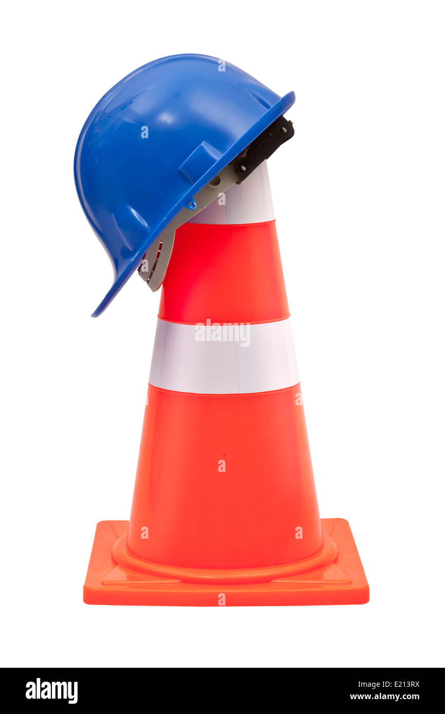 Casque bleu et Traffic cone isolated on white Banque D'Images