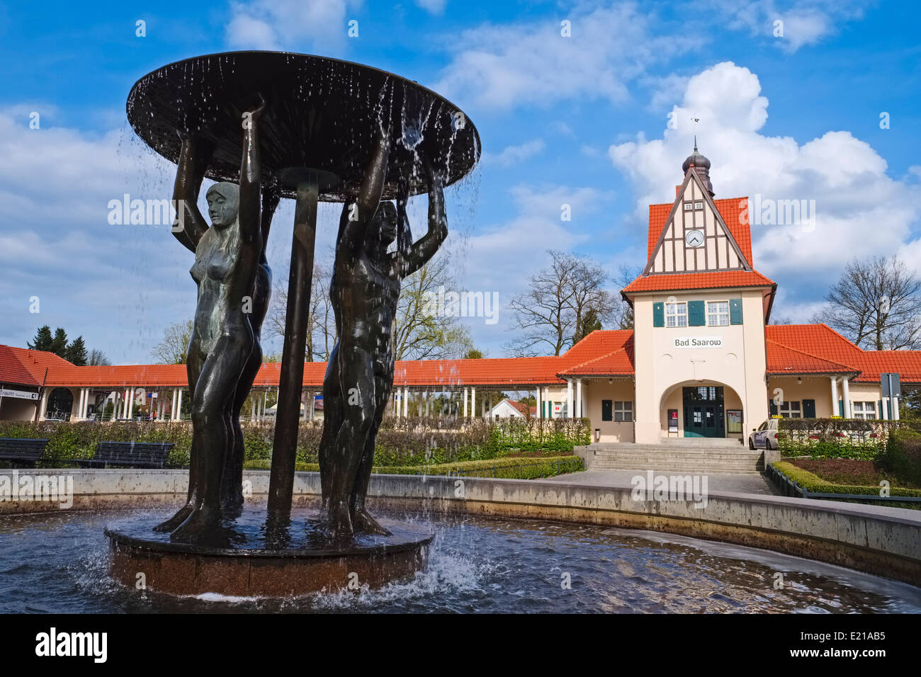 Fontaine en face de la gare de Bad Saarow, Brandenburg, Allemagne Banque D'Images