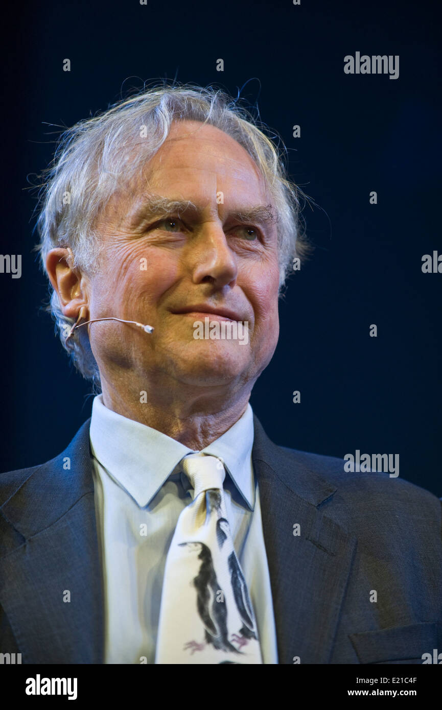 Le généticien RICHARD DAWKINS en parlant de 'la réalisation d'un scientifique' sur scène à Hay Festival 2014 ©Jeff Morgan Banque D'Images