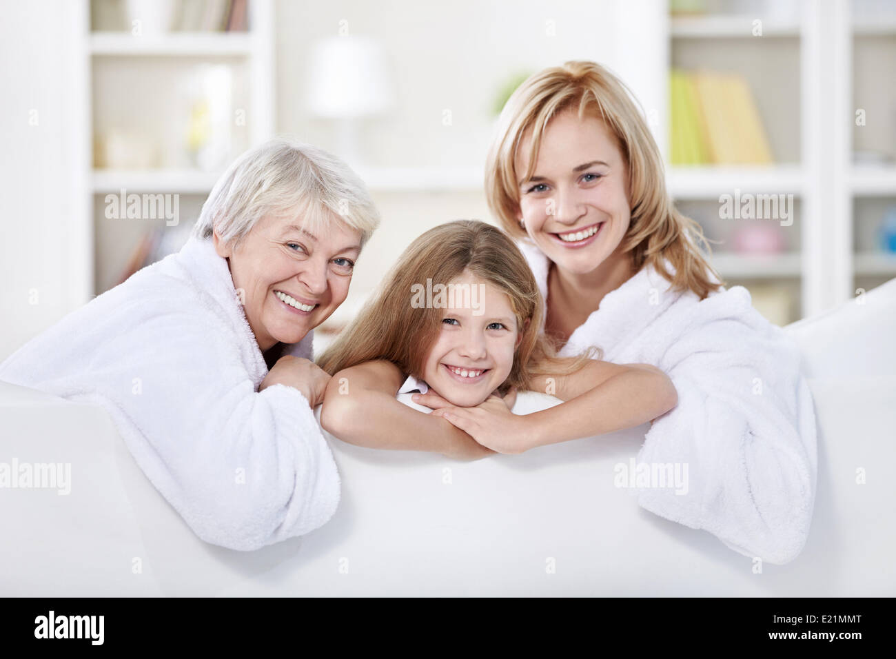 Trois générations de femmes à la maison Banque D'Images