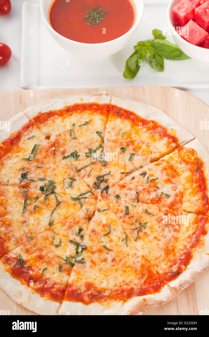 D'origine italienne pizza à croûte mince Banque D'Images