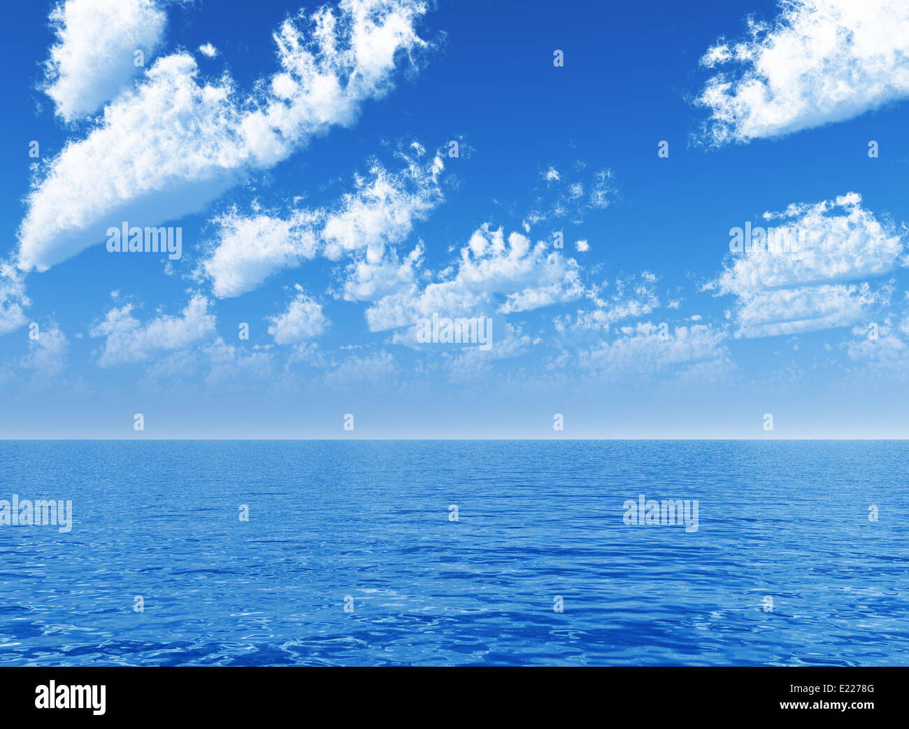 Ciel nuageux Ciel bleu laissant pour horizon Banque D'Images