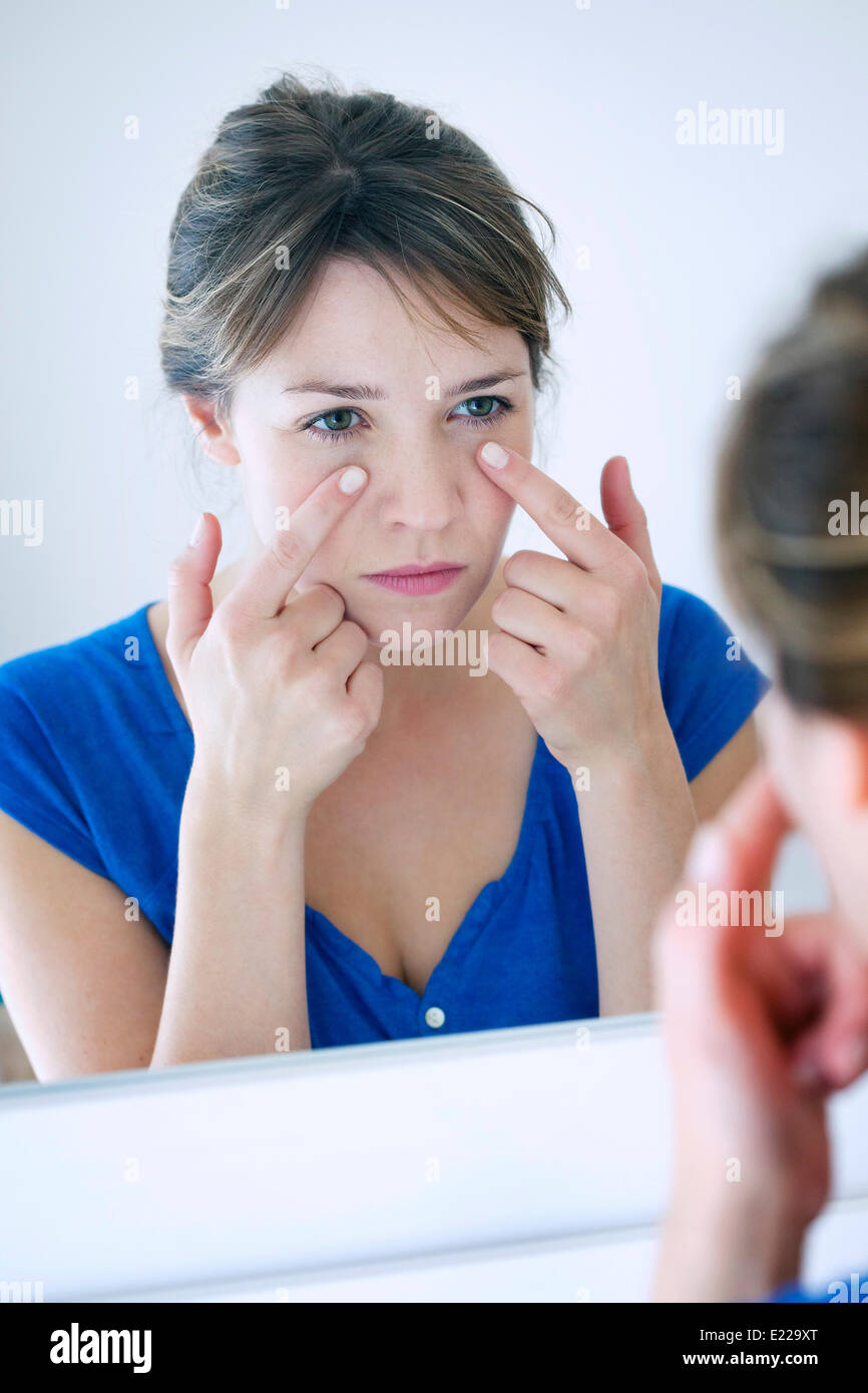 Femme au miroir Banque D'Images