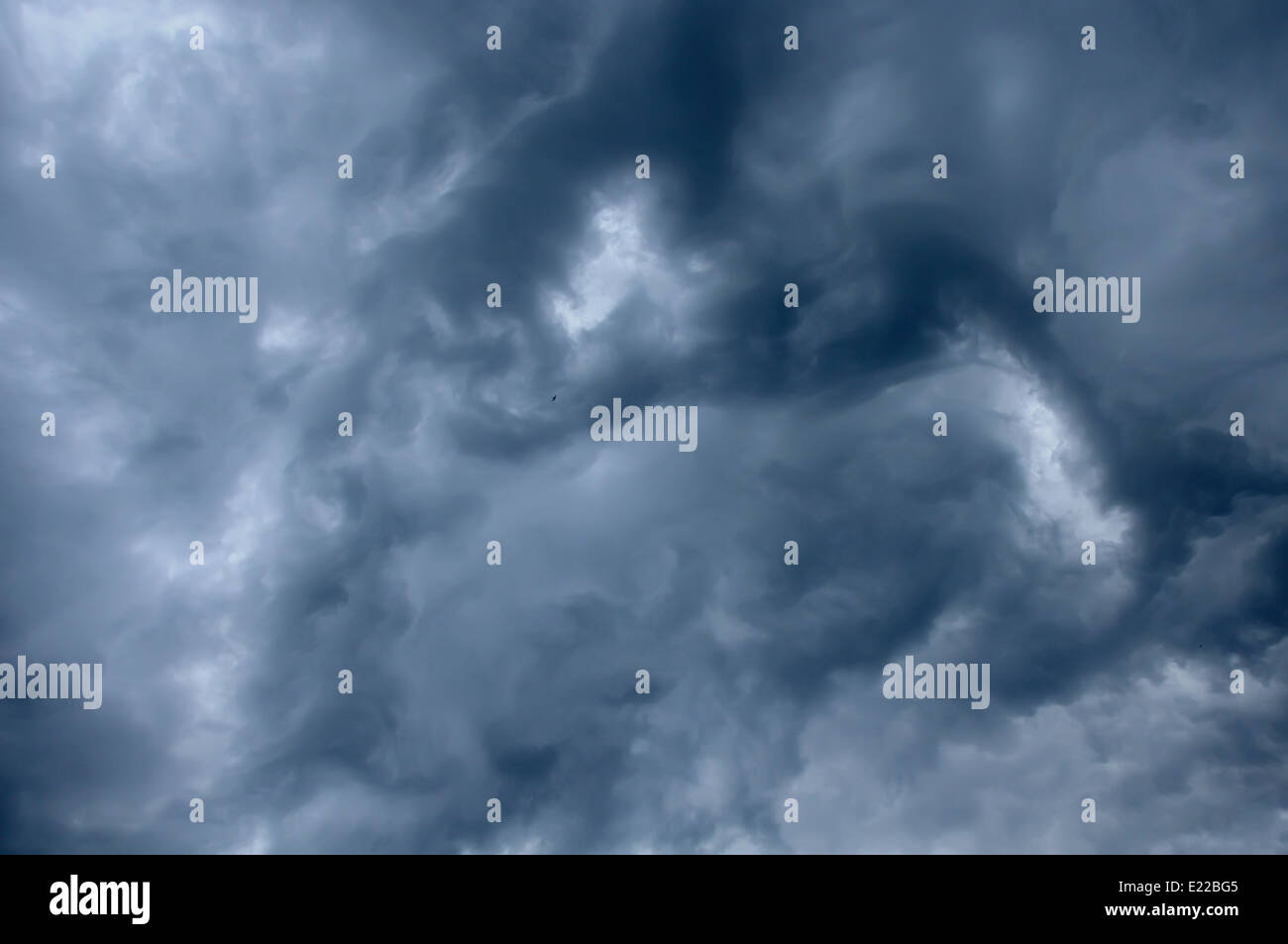 Motif de nuages impressionnante avant une pluie Banque D'Images