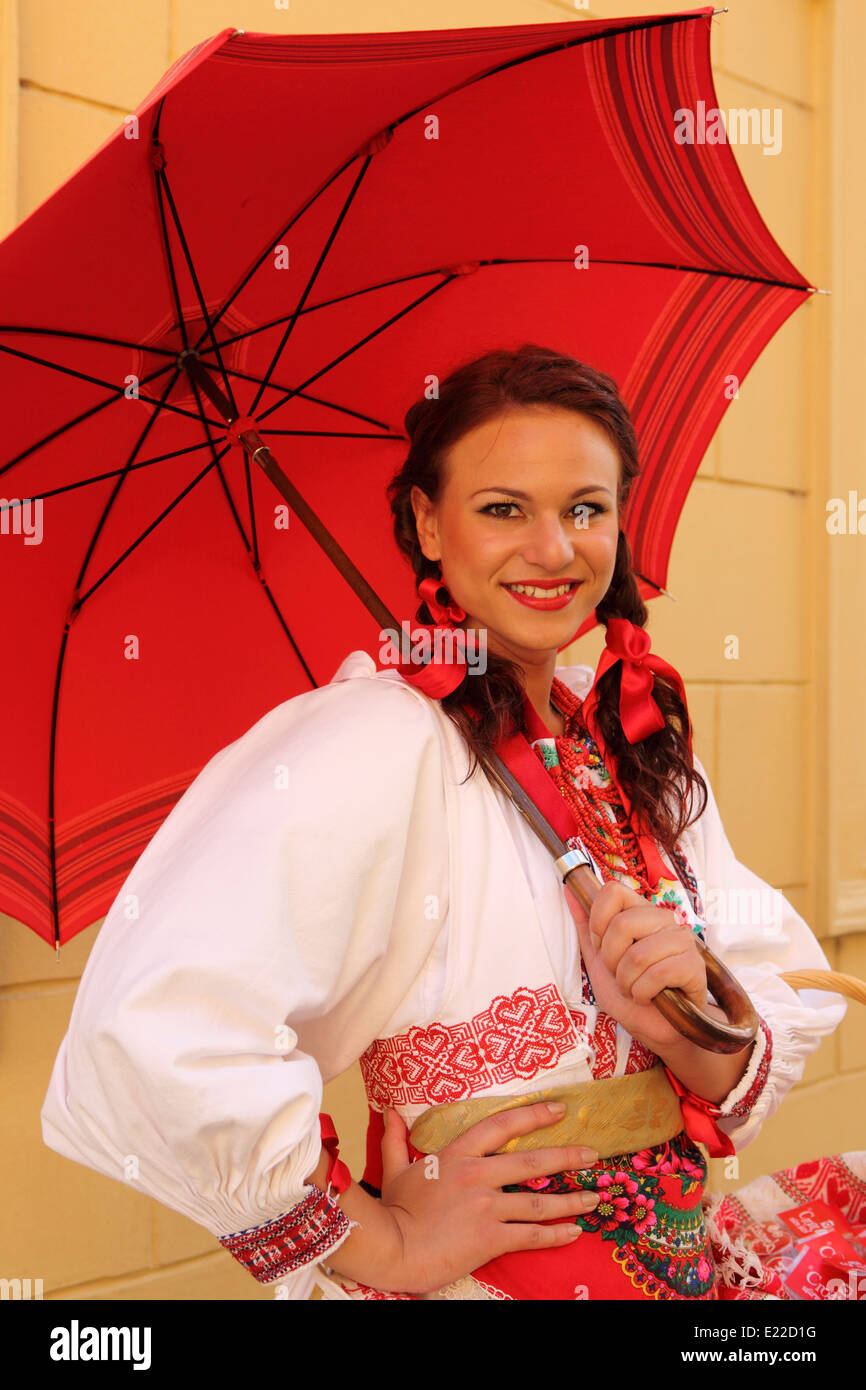 femme-croate-souriant-banque-de-photographies-et-d-images-haute