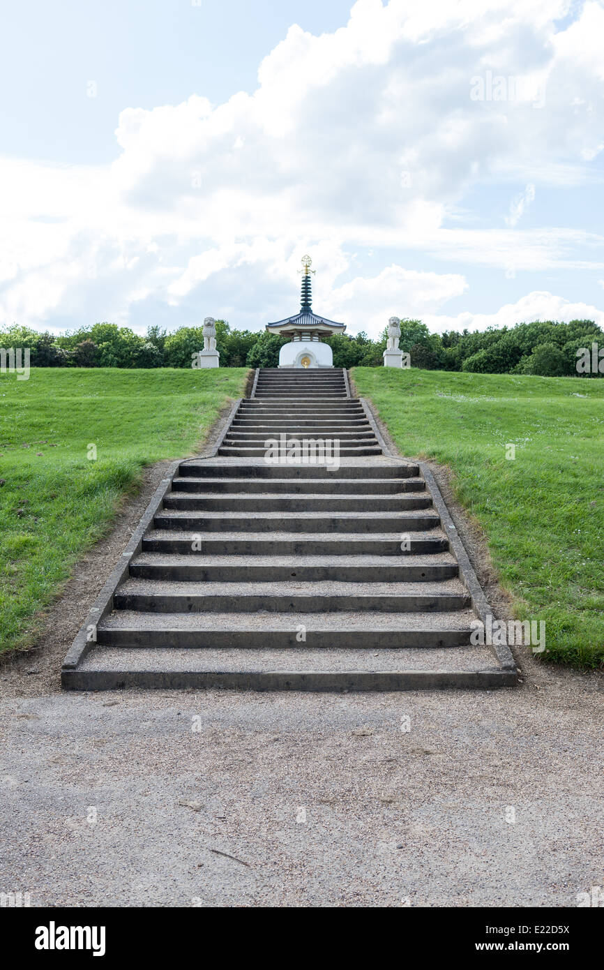 La paix, la pagode bouddhiste japonaise Nippon Myohoji, Milton Keynes Banque D'Images